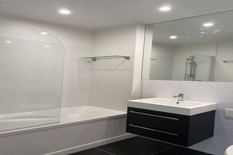 Photo of property in 2u3 Stone Street, Miramar, Wellington, 6022
