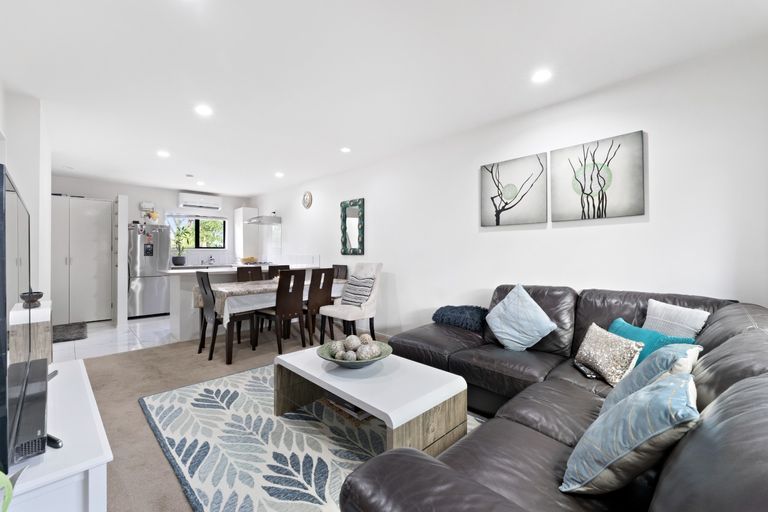 Photo of property in 10/36 West Coast Road, Glen Eden, Auckland, 0602