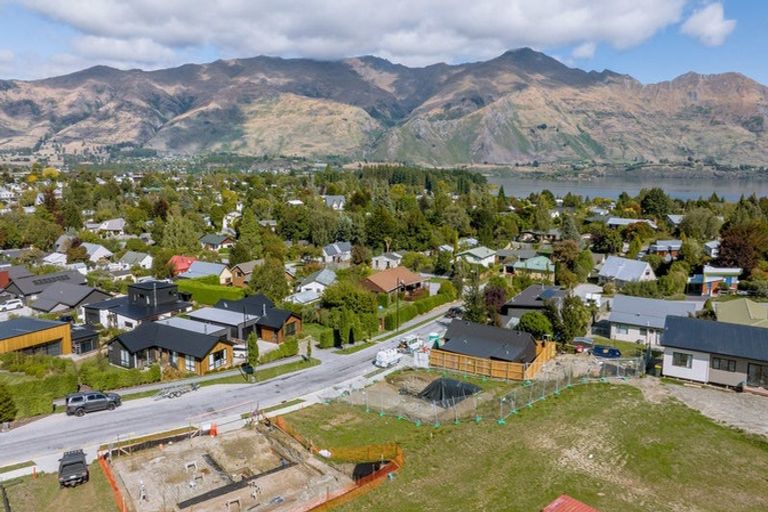 Photo of property in 84 Kirimoko Crescent, Wanaka, 9305