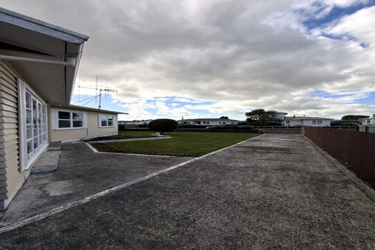 Photo of property in 10 Ross Street, Levin, 5510