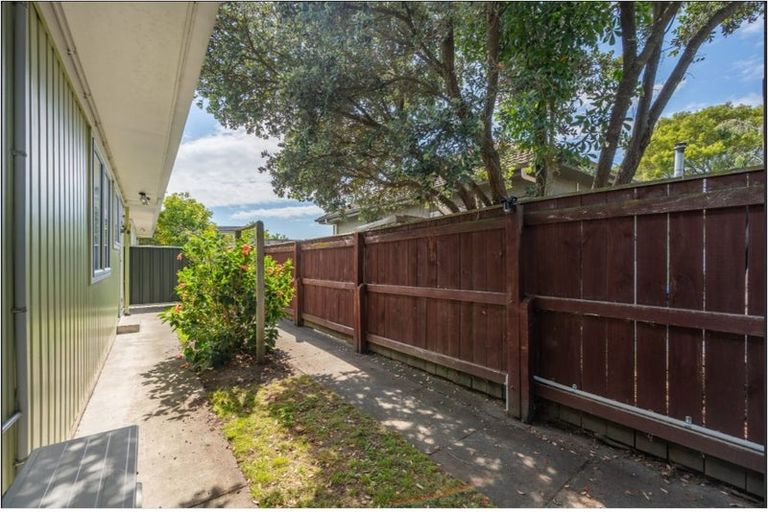 Photo of property in 1/2 Trigg Crescent, Taradale, Napier, 4112