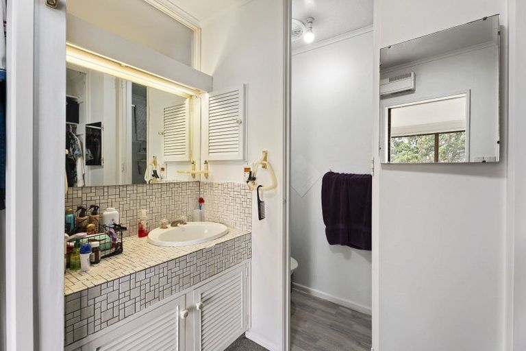 Photo of property in 19 Sanctuary Point, Sunnyhills, Auckland, 2010