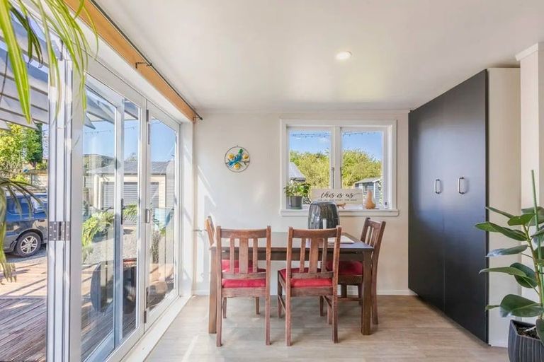 Photo of property in 17 Watts Street, Waipawa, 4210