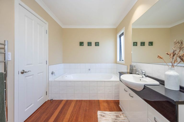 Photo of property in 72 Barrington Drive, Huntington, Hamilton, 3210