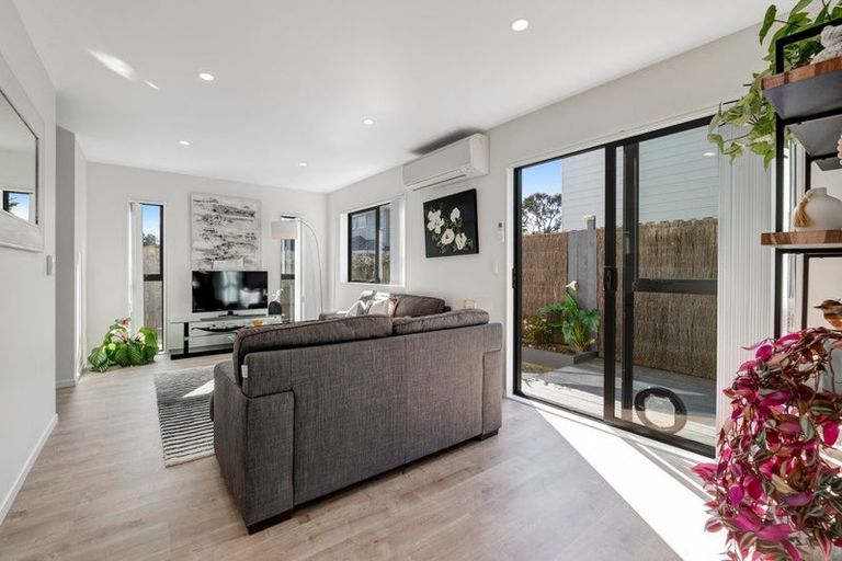 Photo of property in 4 William Bayes Place, Red Beach, 0932