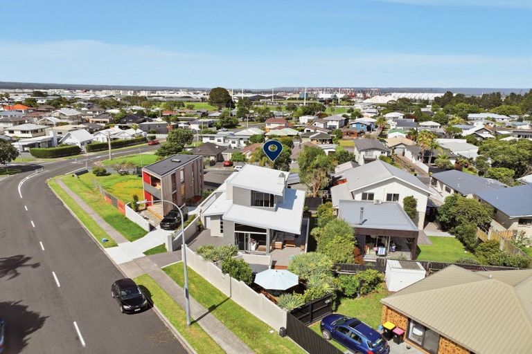 Photo of property in 23 Tay Street, Mount Maunganui, 3116