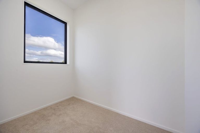 Photo of property in 1a Edward Avenue, Orewa, 0931