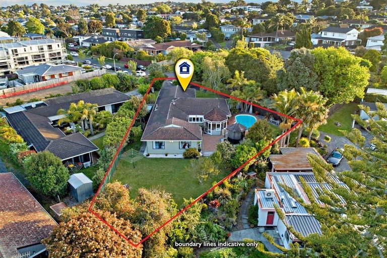 Photo of property in 11 Wilbur Place, Pakuranga Heights, Auckland, 2010