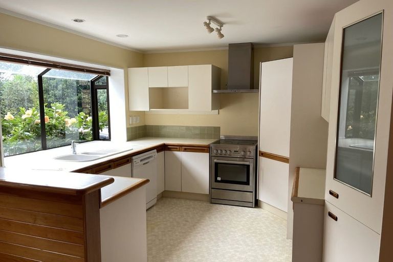 Photo of property in 1/14 Strabo Place, Windsor Park, Auckland, 0632