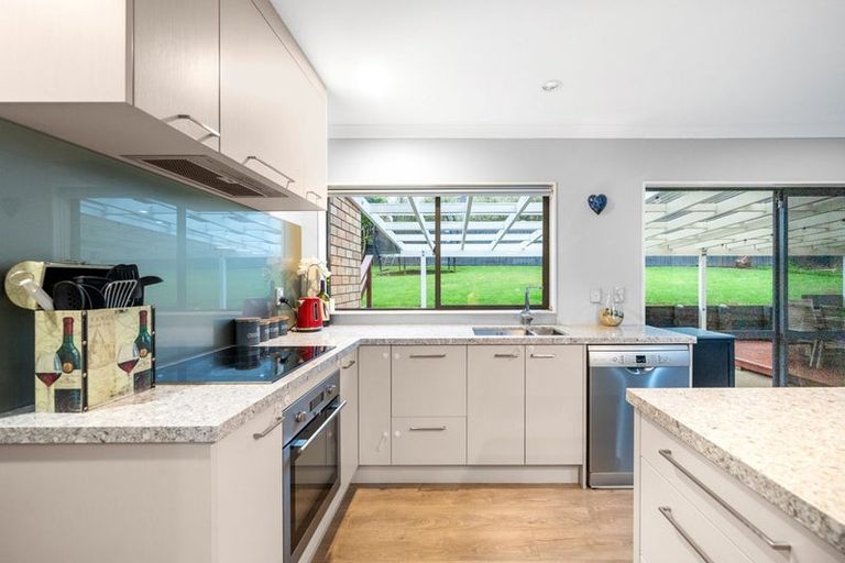 Photo of property in 20 Ina Ville Drive, Pukekohe, 2120