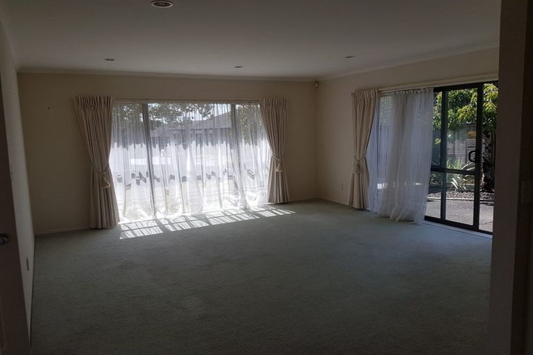 Photo of property in 6 Nier Place, East Tamaki Heights, Auckland, 2016
