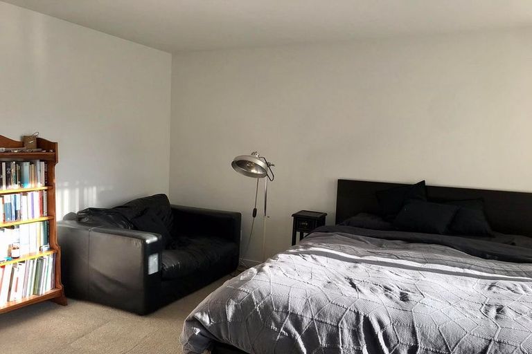 Photo of property in 11 Rua Kai Way, Brooklyn, Wellington, 6021