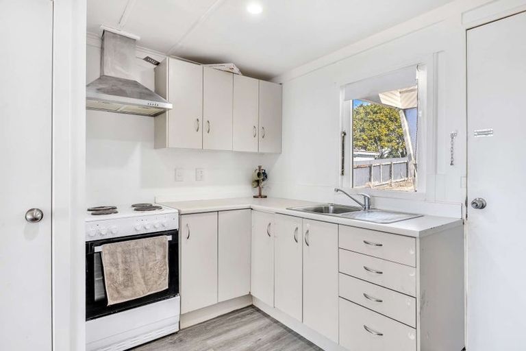 Photo of property in 16 Alberta Road, Glen Avon, New Plymouth, 4312