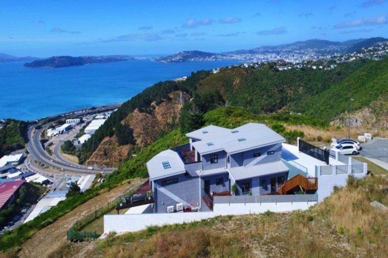 Photo of property in 35 Grumman Lane, Newlands, Wellington, 6037