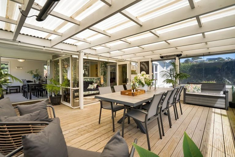 Photo of property in 22 Awanui Street, Merrilands, New Plymouth, 4312