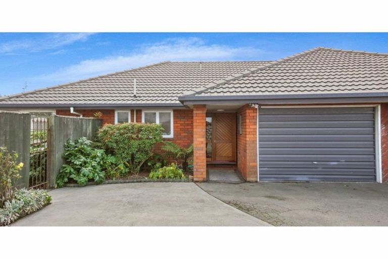 Photo of property in 356 Yaldhurst Road, Russley, Christchurch, 8042