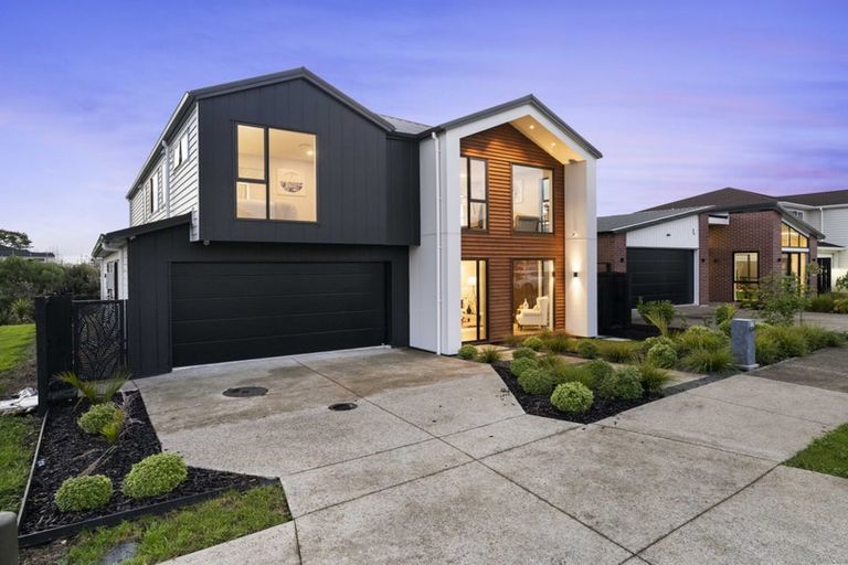 Photo of property in 17 Seagreen Avenue, Rosehill, Papakura, 2113