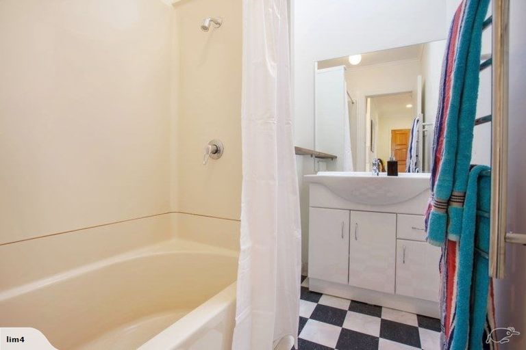 Photo of property in 39 Pleasant Road, Glen Eden, Auckland, 0602