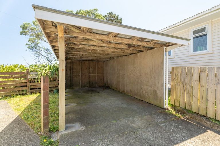 Photo of property in 5 Kenmore Street, Newlands, Wellington, 6037