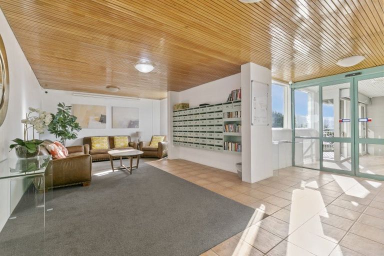 Photo of property in Gateway Apartments, 19 Maida Vale Road, Roseneath, Wellington, 6011