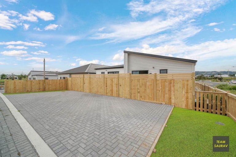 Photo of property in 20 Ihi Place, Karaka, 2578