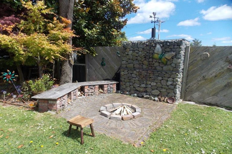 Photo of property in 32 Pioneer Highway, Awapuni, Palmerston North, 4412