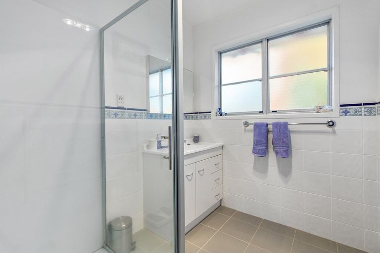 Photo of property in 12 Banbury Place, Mangere Bridge, Auckland, 2022