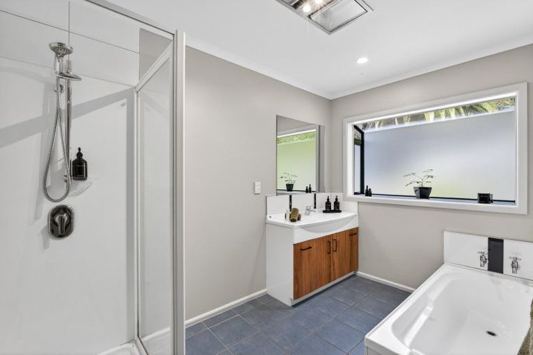 Photo of property in 16 Awarua Crescent, Havelock North, 4130