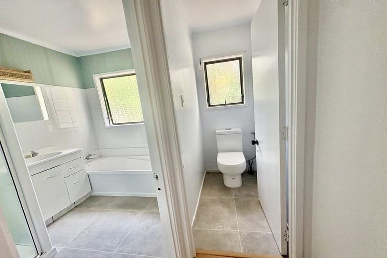 Photo of property in 957 East Coast Road, Torbay, Auckland, 0630