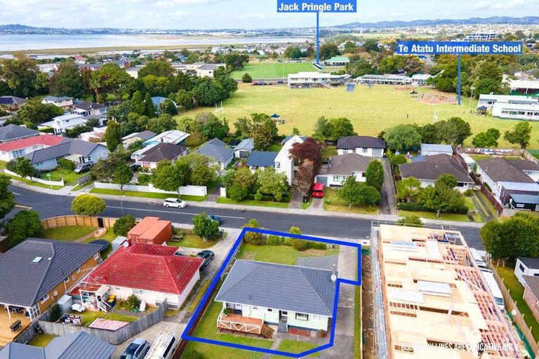 Photo of property in 23a Hereford Street, Te Atatu Peninsula, Auckland, 0610