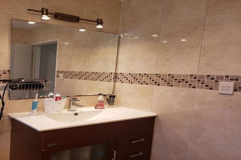 Photo of property in 38 Kenderdine Road, Papatoetoe, Auckland, 2025