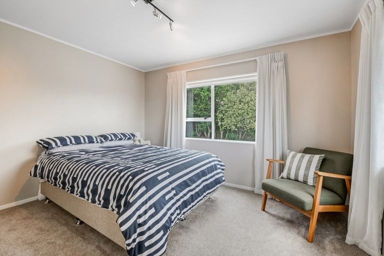 Photo of property in 8 Unsworth Drive, Unsworth Heights, Auckland, 0632