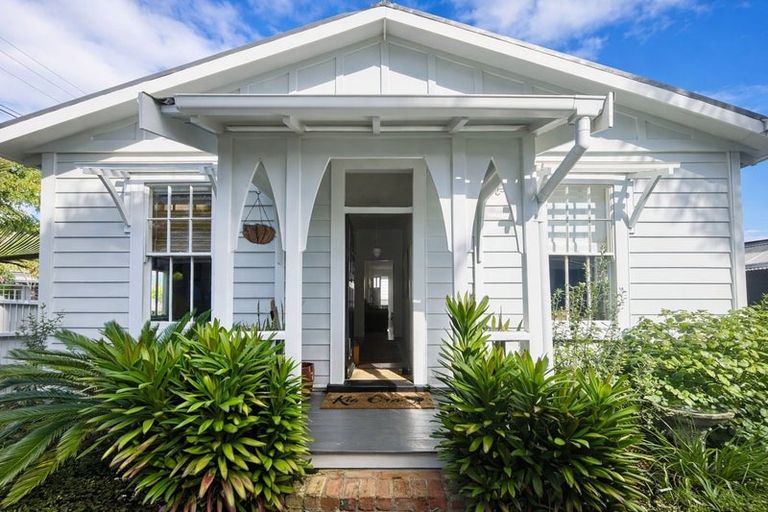 Photo of property in 2/21 Cowper Street, Devonport, Auckland, 0624