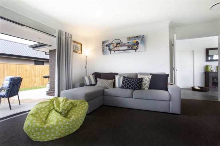 Photo of property in 56 Norfolk Drive, Cambridge, 3434