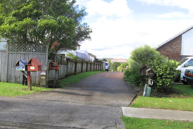 Photo of property in 8 Kallaroo Place, Botany Downs, Auckland, 2010