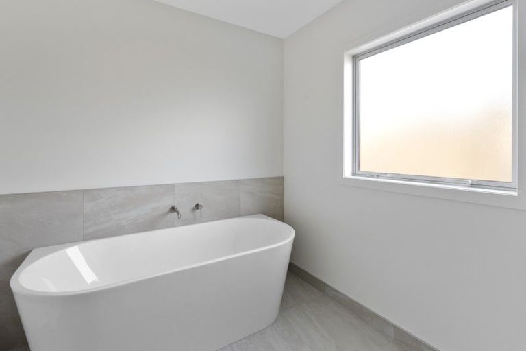 Photo of property in 10 Cassin Place, Taradale, 4112