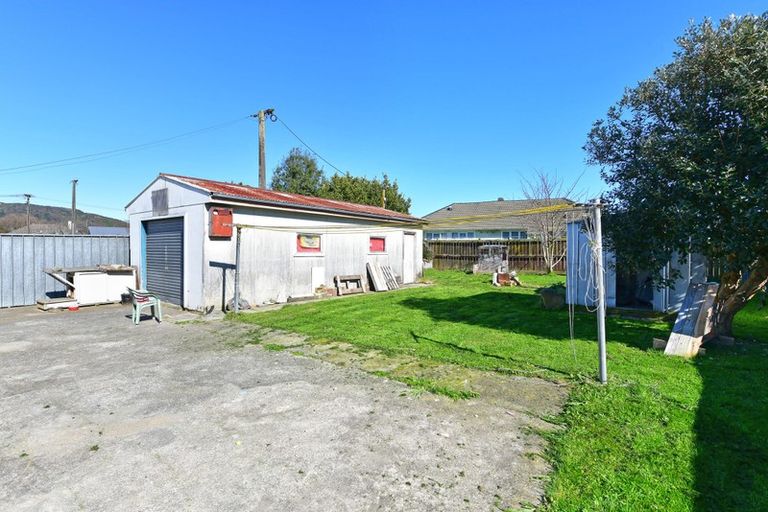 Photo of property in 43 Chapman Crescent, Naenae, Lower Hutt, 5011