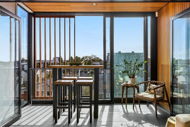 Photo of property in Frank Sargeson Apts, 302/80 Anzac Street, Takapuna, Auckland, 0622