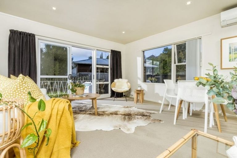 Photo of property in 1/1 Hatherlow Street, Glenfield, Auckland, 0629