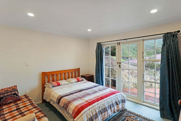 Photo of property in 17 Holmes Grove, Naenae, Lower Hutt, 5011