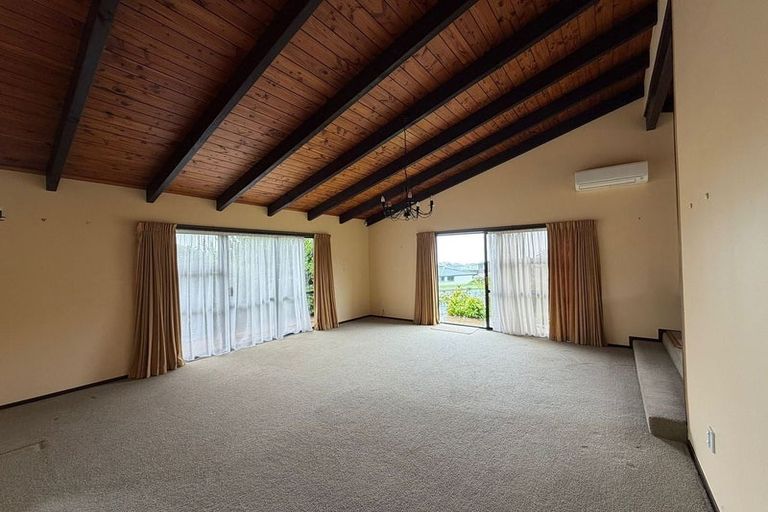 Photo of property in 5 Marina View Drive, West Harbour, Auckland, 0618