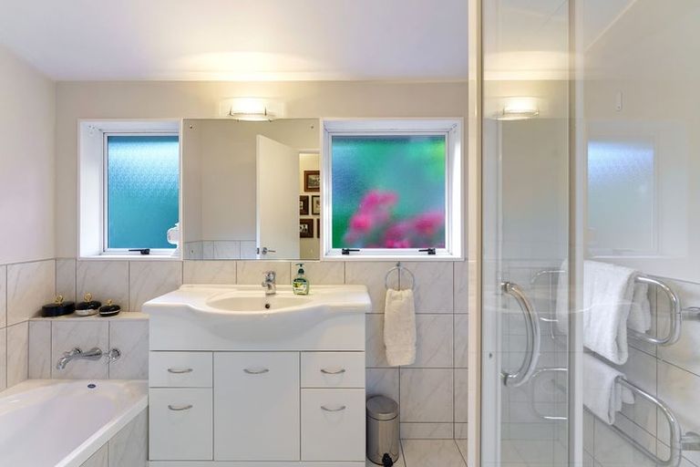 Photo of property in 9a Karaka Grove, Waikanae, 5036