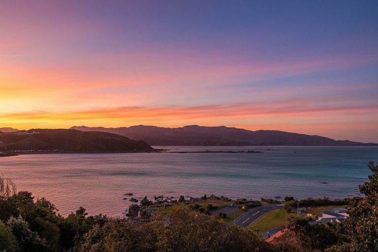 Photo of property in 5 Waitaha Way, Houghton Bay, Wellington, 6023