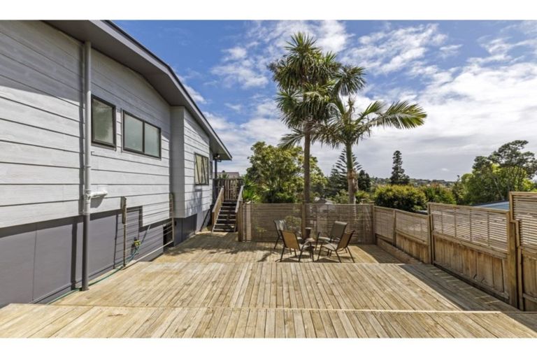 Photo of property in 1/20 Halder Place, Torbay, Auckland, 0632