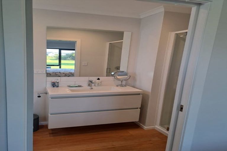 Photo of property in 39 Shoal Beach Road, Aramoana, Omakere, 4271