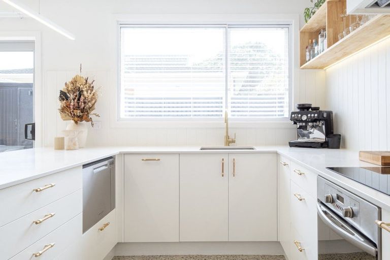 Photo of property in 2/19 Burnham Street, Seatoun, Wellington, 6022