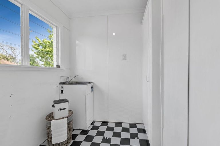 Photo of property in 15 Wallath Road, Westown, New Plymouth, 4310