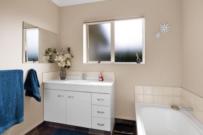 Photo of property in 2a Elizabeth Grove, Stratford, 4332