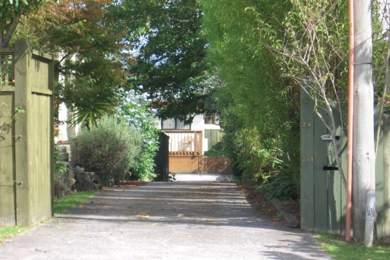 Photo of property in 24 Netherlands Avenue, Kelston, Auckland, 0602