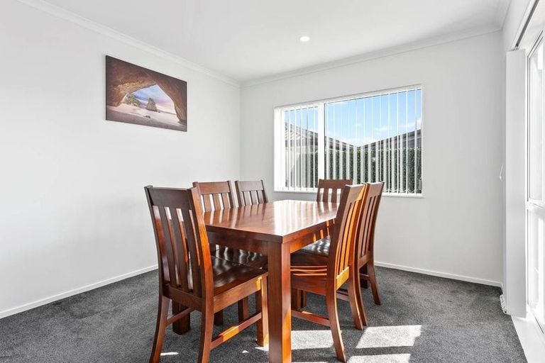 Photo of property in 11 Mokopapa Street, Takanini, 2112